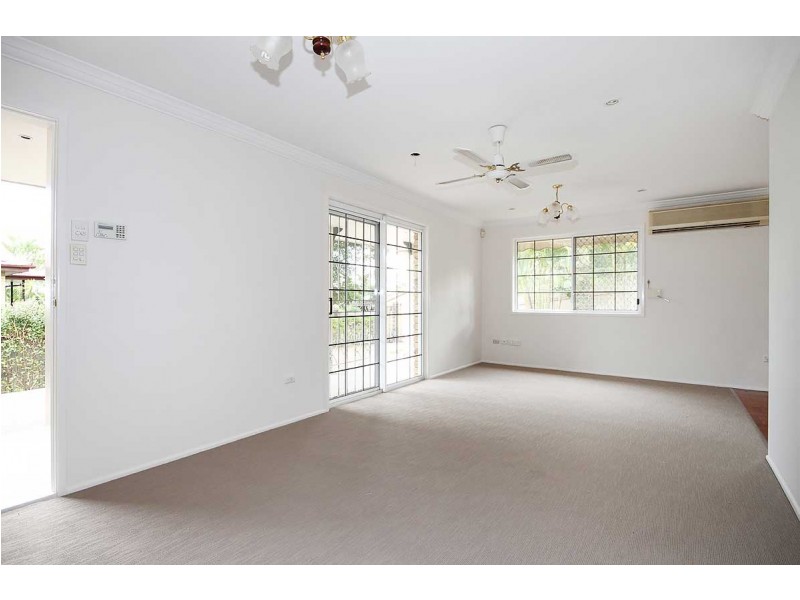 8 Strahan Street, Belmont QLD 4153