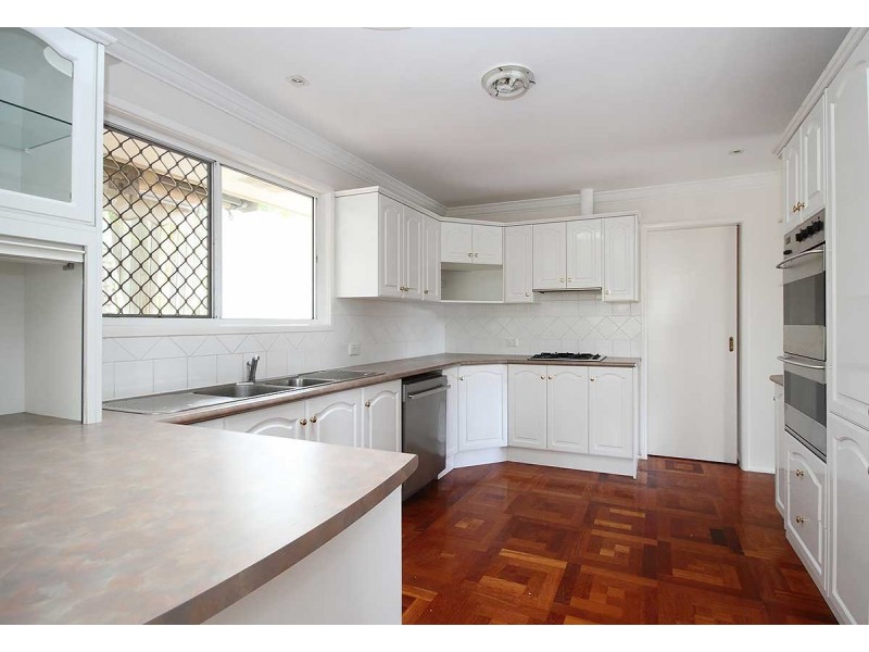 8 Strahan Street, Belmont QLD 4153