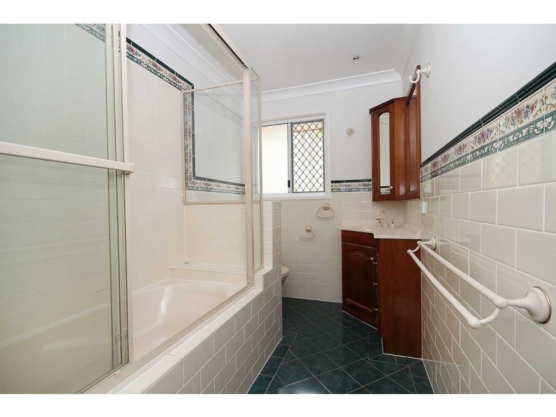 8 Strahan Street, Belmont QLD 4153