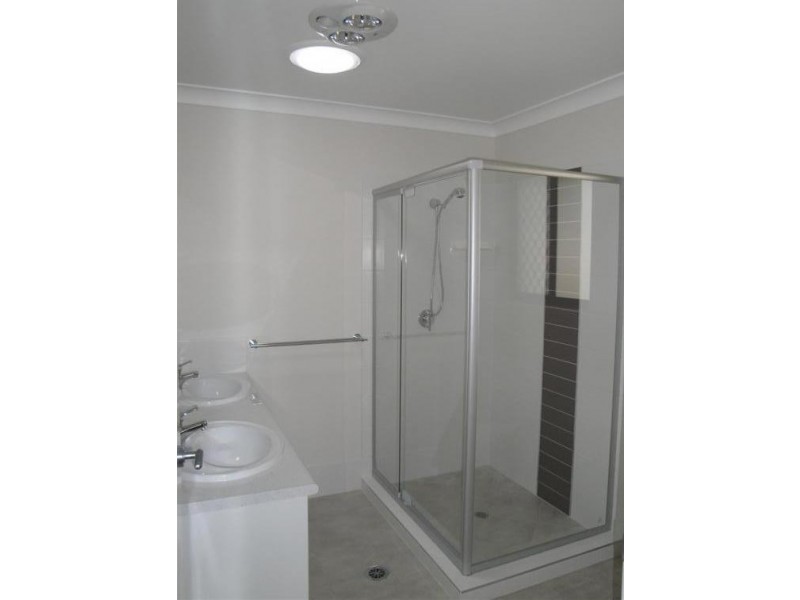 25 Sasha Place, Wynnum West QLD 4178