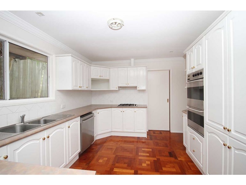 8 Strahan Street, Belmont QLD 4153