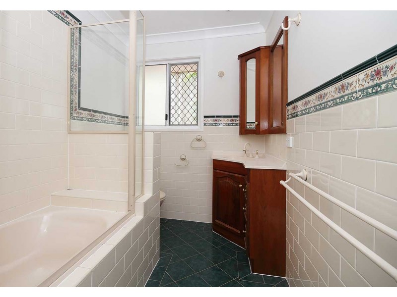 8 Strahan Street, Belmont QLD 4153