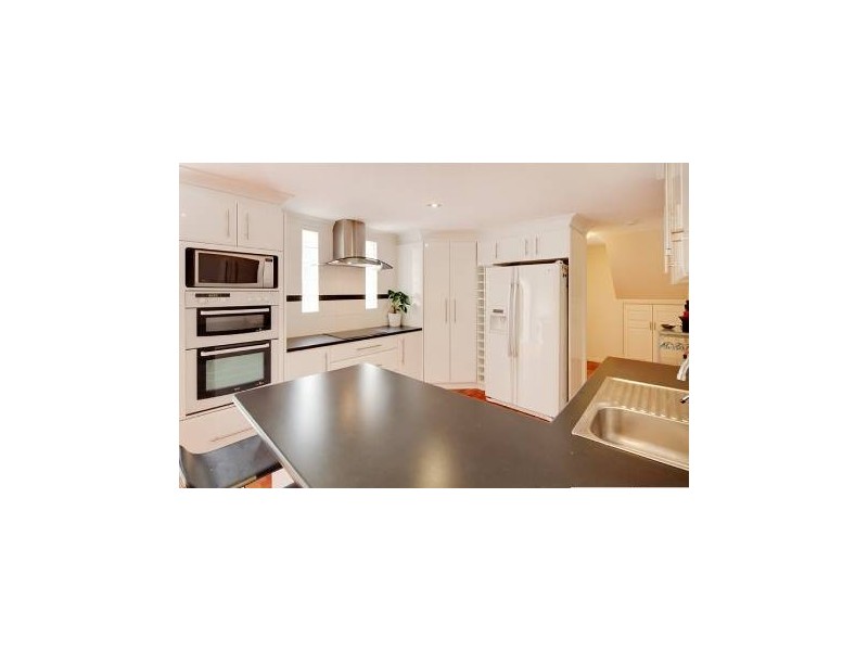 24 Avenell Street, Wishart QLD 4122