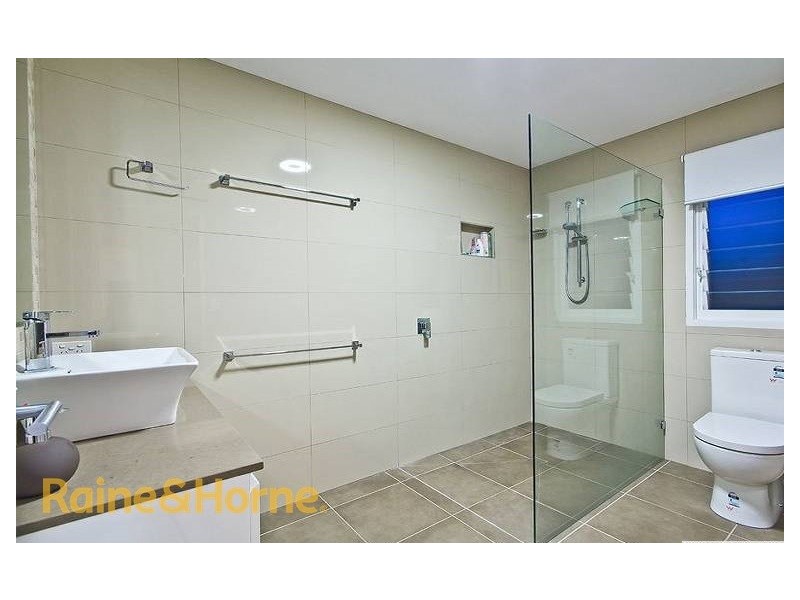 11a Laurie Street, Carina Heights QLD 4152