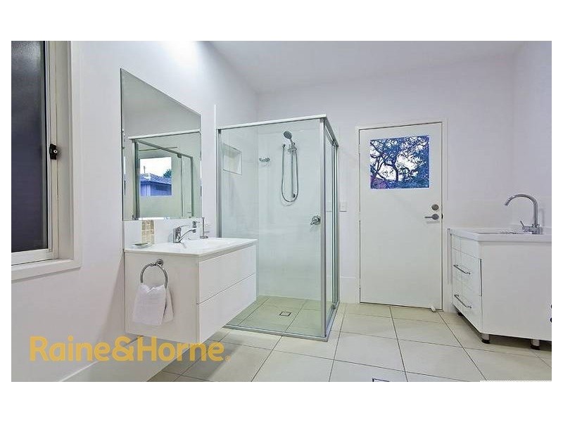11a Laurie Street, Carina Heights QLD 4152