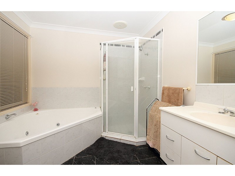 9 Michelangelo Crescent, Mackenzie QLD 4156