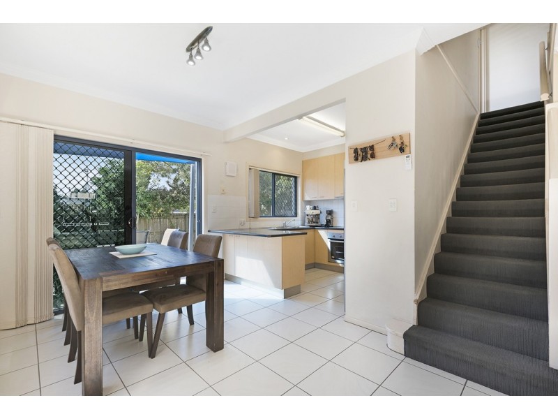 2/77 Adelaide Street, Carina QLD 4152