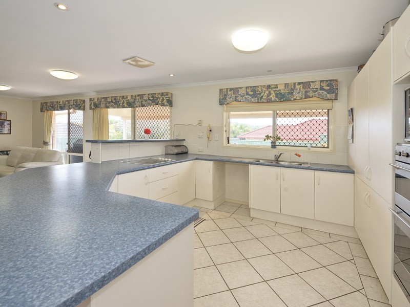 27 Braemar Place, Carindale QLD 4152