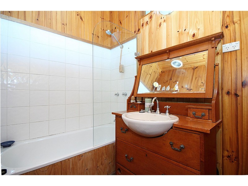 60 Donald Street, Camp Hill QLD 4152