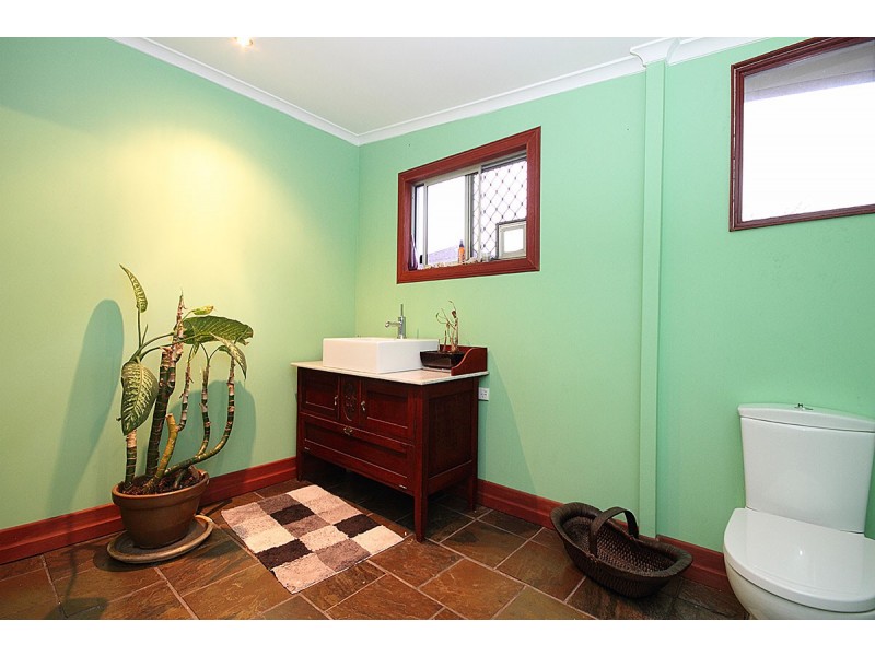 60 Donald Street, Camp Hill QLD 4152