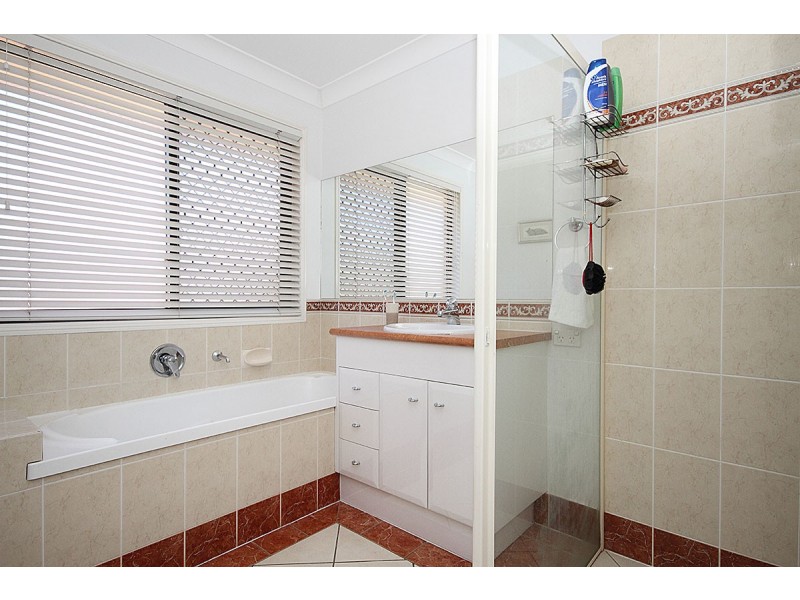 50 Kenilworth Place, Carindale QLD 4152