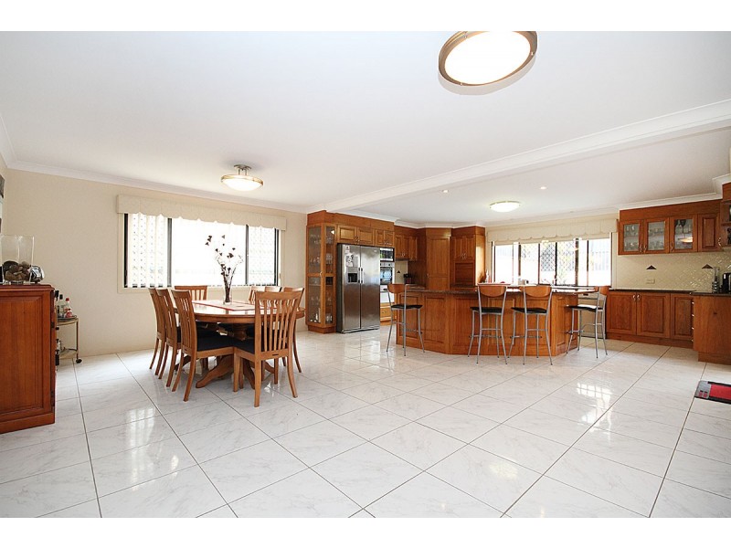 3 Chichester Court, Carindale QLD 4152