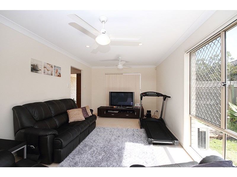 16 Holland Place, Carindale QLD 4152