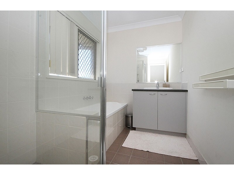 16 Holland Place, Carindale QLD 4152