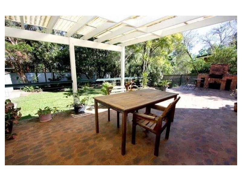 5 Deloraine Drive, Springwood QLD 4127