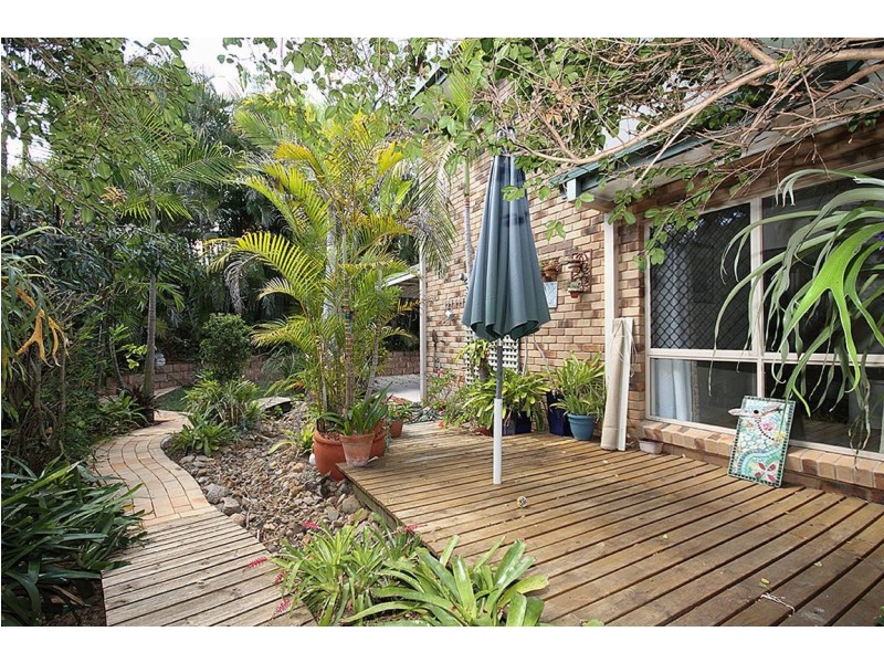 2 ENGELMANN CL, Carindale QLD 4152