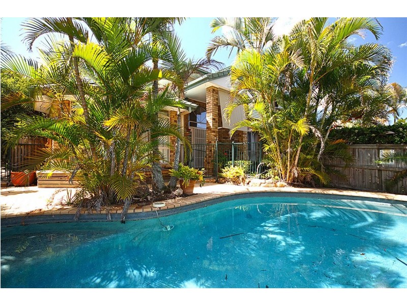 2 ENGELMANN CL, Carindale QLD 4152