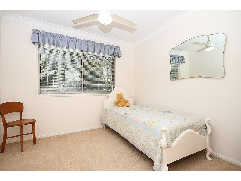 2 ENGELMANN CL, Carindale QLD 4152