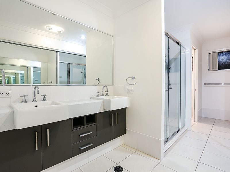 19 City View Road, Camp Hill QLD 4152