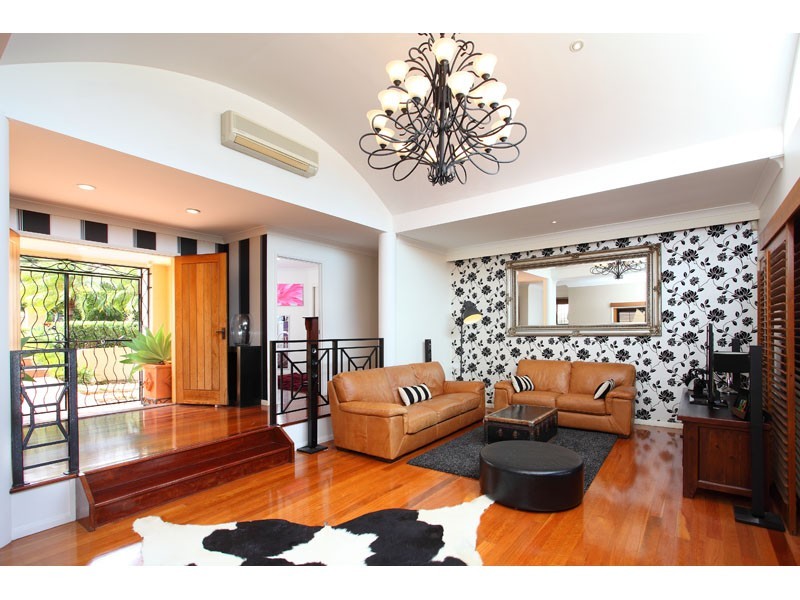 28 St Andrews Crescent, Carindale QLD 4152