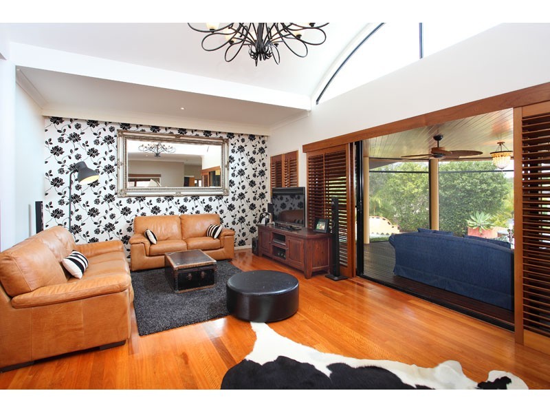 28 St Andrews Crescent, Carindale QLD 4152