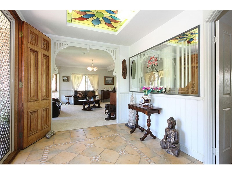 37 Amersham Crescent, Carindale QLD 4152