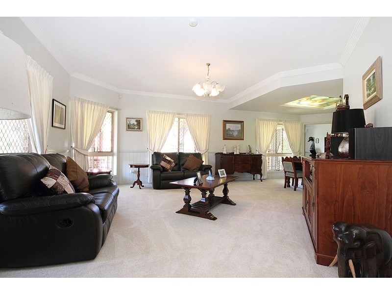 37 Amersham Crescent, Carindale QLD 4152