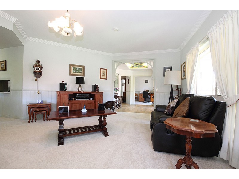 37 Amersham Crescent, Carindale QLD 4152