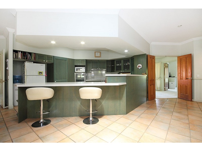 37 Amersham Crescent, Carindale QLD 4152