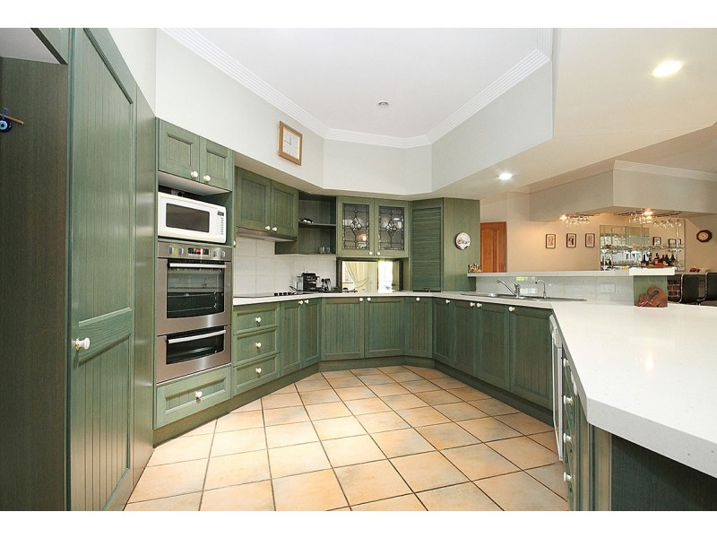 37 Amersham Crescent, Carindale QLD 4152