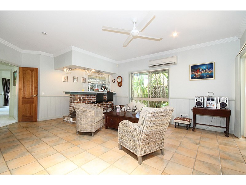 37 Amersham Crescent, Carindale QLD 4152