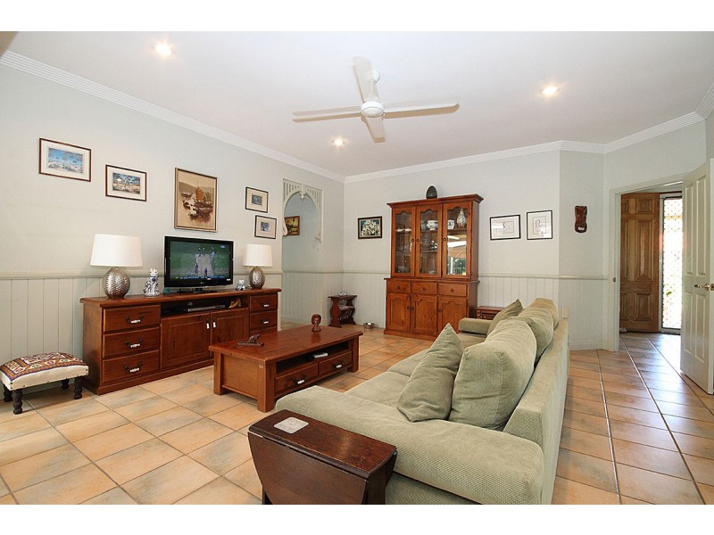 37 Amersham Crescent, Carindale QLD 4152