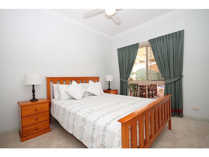 37 Amersham Crescent, Carindale QLD 4152