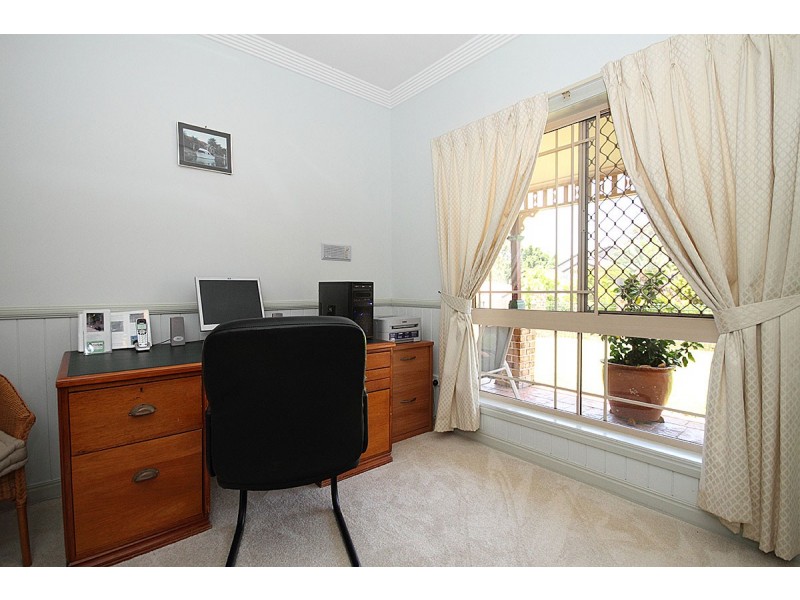 37 Amersham Crescent, Carindale QLD 4152