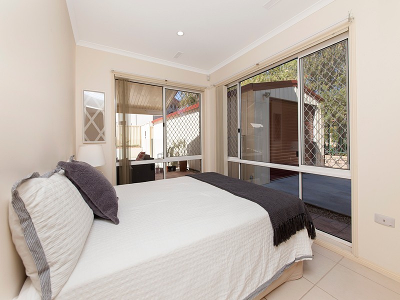 9 PINEHURST PLACE, Carindale QLD 4152