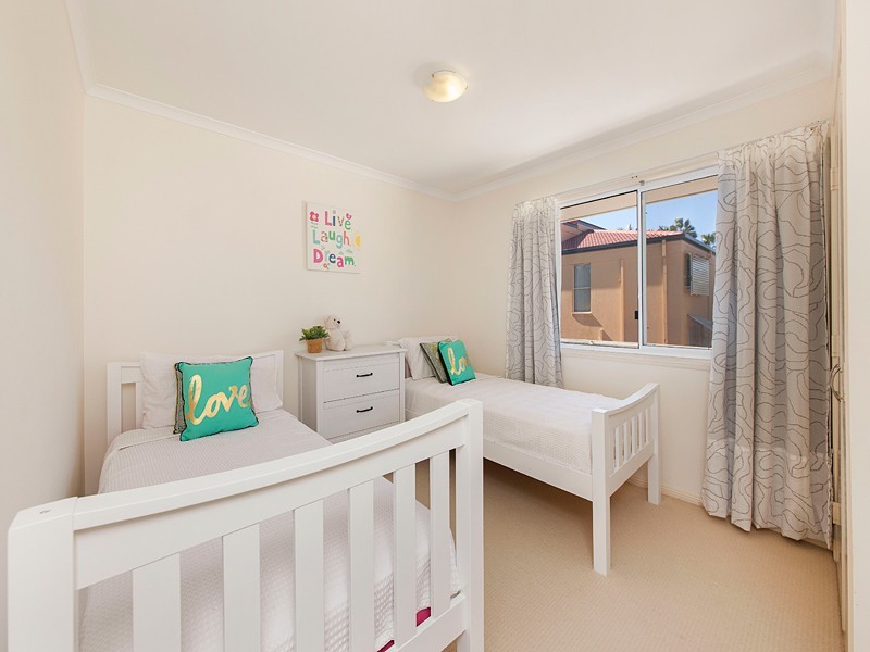 9 PINEHURST PLACE, Carindale QLD 4152