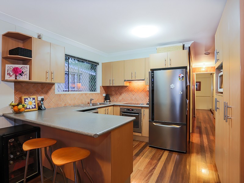 15 Oatland Crescent, Holland Park West QLD 4121