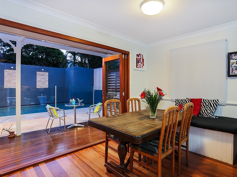 15 Oatland Crescent, Holland Park West QLD 4121