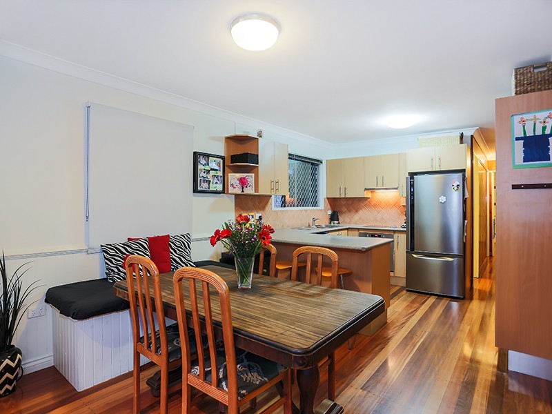 15 Oatland Crescent, Holland Park West QLD 4121