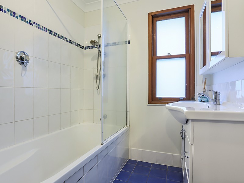 15 Oatland Crescent, Holland Park West QLD 4121