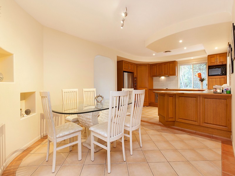 16 Pleasant Place, Wishart QLD 4122