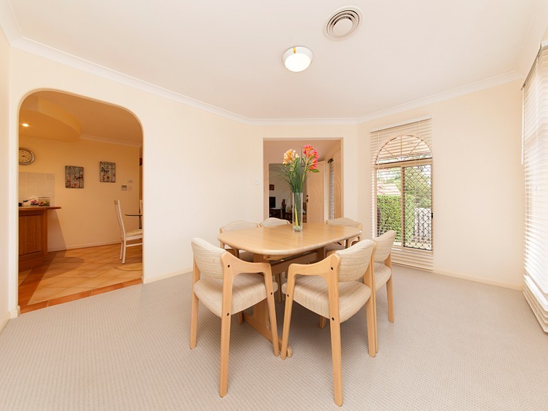 16 Pleasant Place, Wishart QLD 4122