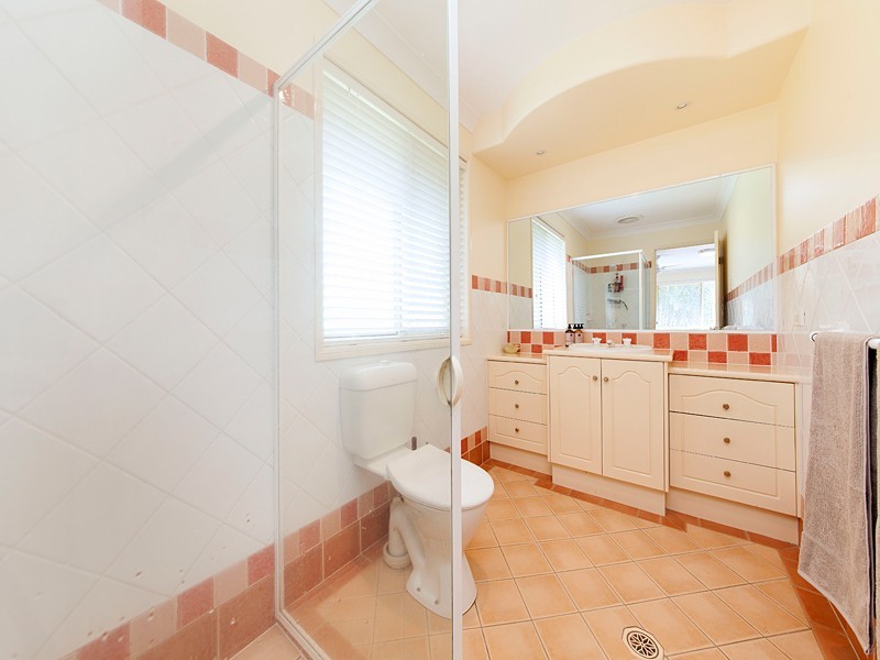 16 Pleasant Place, Wishart QLD 4122