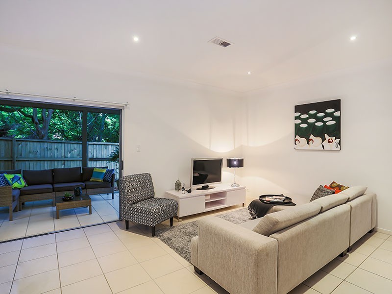 19 City View Road, Camp Hill QLD 4152