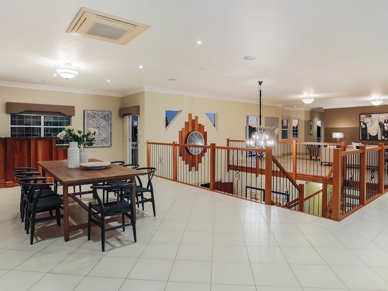 3 Highbury Close, Carindale QLD 4152