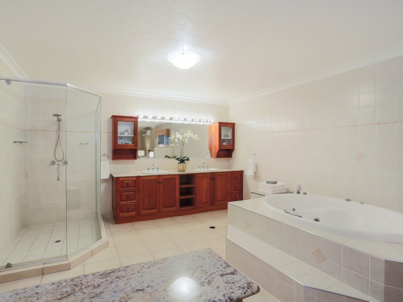 3 Highbury Close, Carindale QLD 4152