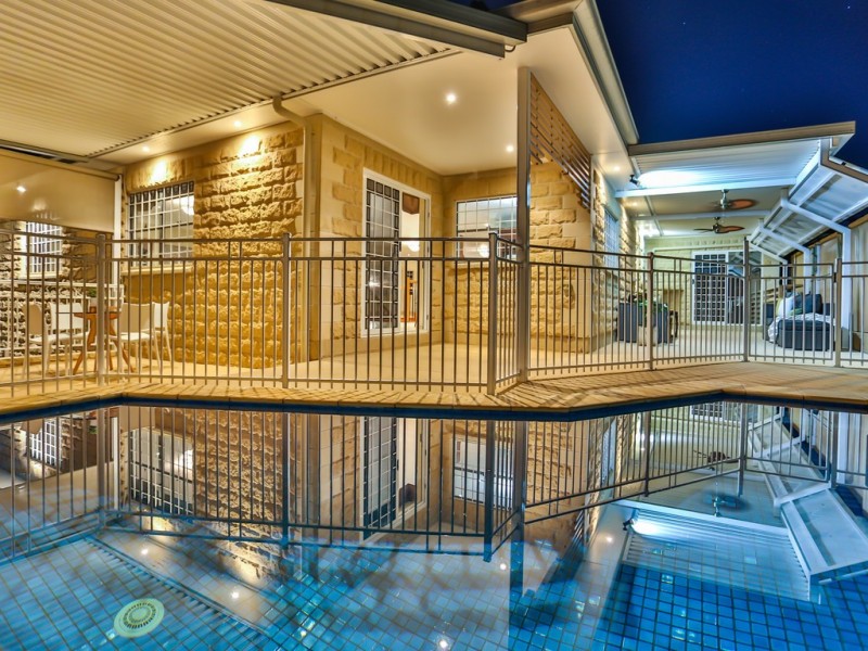 3 Highbury Close, Carindale QLD 4152