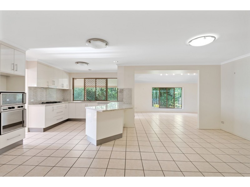3 Briggs Court, Carindale QLD 4152