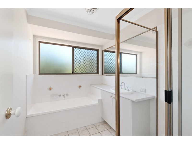 3 Briggs Court, Carindale QLD 4152