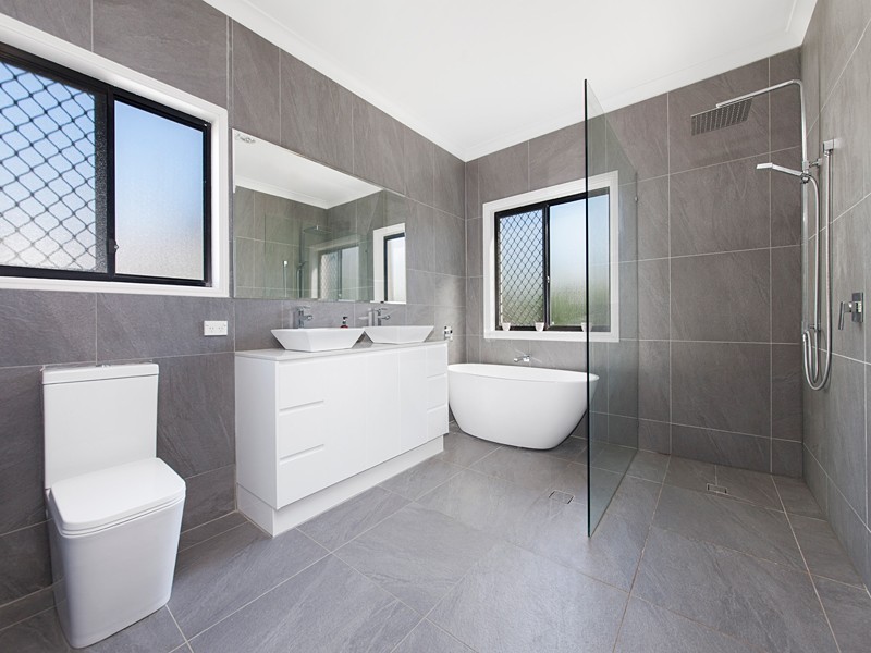 11 WOODLAND ST, Carindale QLD 4152